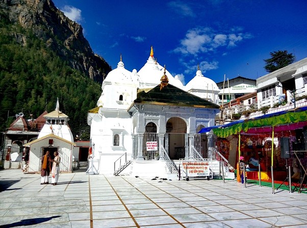 gangotri temple by heliopter